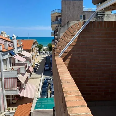 Casa Vacanze 70m2 阿尔巴·阿德里亚蒂卡